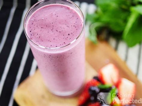 Strawberry Blueberry Smoothie - Cooking Perfected