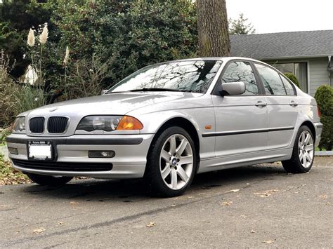 BMW 325i E46 2001 Automatic 4-Door Sedan Silver Victoria City, Victoria