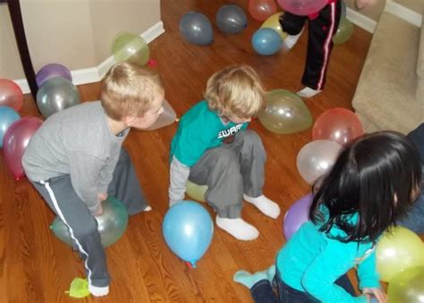 15 World`s Coolest Party Balloon Games For Kids