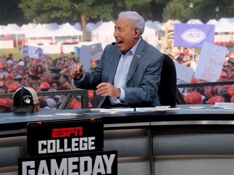 WATCH: Lee Corso Picks Texas Longhorns Over Alabama Crimson Tide on ...