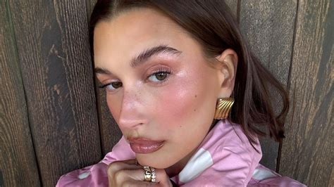 Hailey Bieber just revealed ‘sugar plum fairy makeup’ as the biggest ...