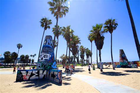 Venice Beach Boardwalk: Shops, Food, Art & Street Performers ...