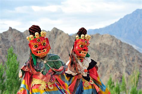 Mask dance at monastery festival, … – License image – 70375901 lookphotos