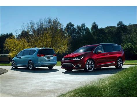 2020 Chrysler Pacifica Hybrid Pictures: | U.S. News