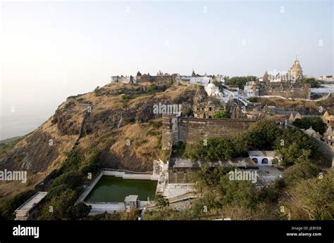 Jain temple on the mountain shatrunjaya hi-res stock photography and images - Alamy