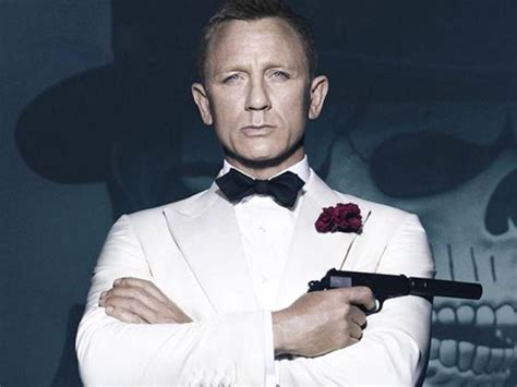 Daniel Craig channels classic Bond in new Spectre poster | Hollywood - Hindustan Times