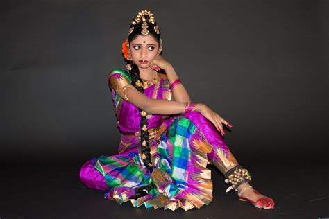 Kuchipudi Pose | Dance of india, Indian dance, Indian classical dance