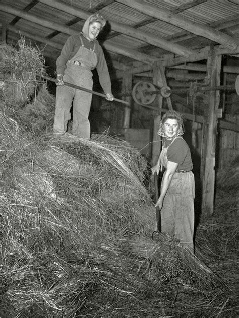 16 Vintage Photos of Land Girls During World War II – Yesterday Today