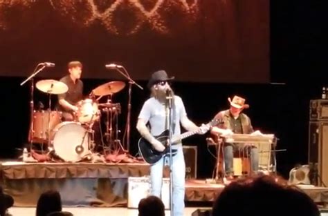 Cody Jinks Covers Alan Jackson 'Chasin' That Neon Rainbow'