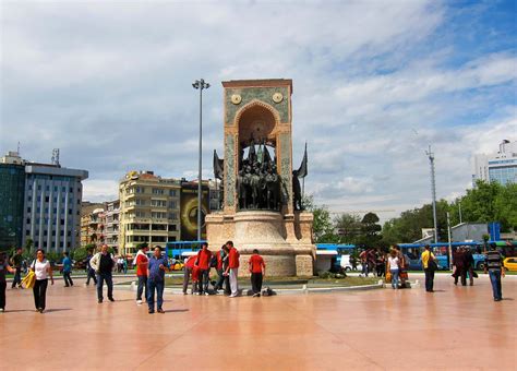 Istanbul Hotel Rock: Taksim Square