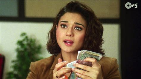 Preity Zinta Taking Bribe - Dil Hai Tumhara Scene - YouTube