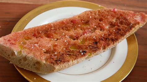 Spanish toast: EVOO & Tomato - YouTube