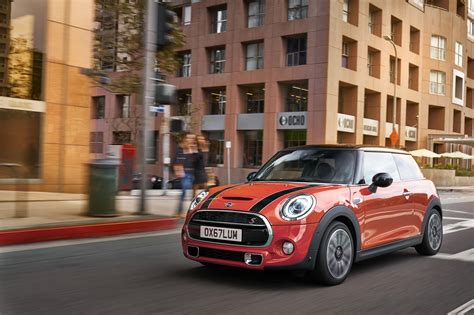 Mini Cooper 2019 with ‘Union Jack’ influence – Drive Safe and Fast