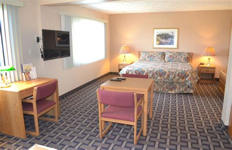 Sky Lodge Inn & Suites (Delavan, WI) - Resort Reviews ...