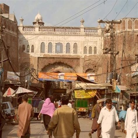 Lahori Gate, Lahore. (www.paktive.com/Lahori-Gate_347NB10.html) | Lahore, Gate, Street view