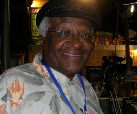 Desmond Tutu Biography - Facts, Childhood, Family Life & Achievements