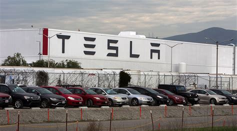 Tesla to Slash Workers Showing Up at Fremont Plant By Three-Quarters ...