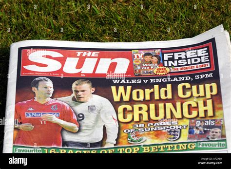 the Sun tabloid newspaper press journalism news industry national uk ...