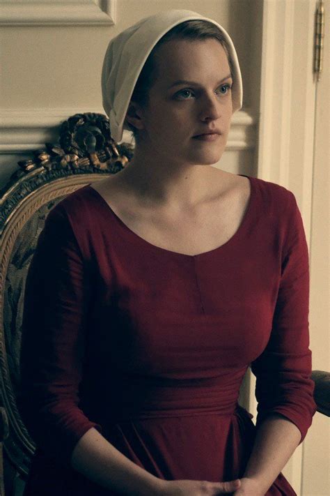 The Handmaid's Tale: 11 Differences Between the Book and TV Show | Elizabeth moss, Handmaids ...