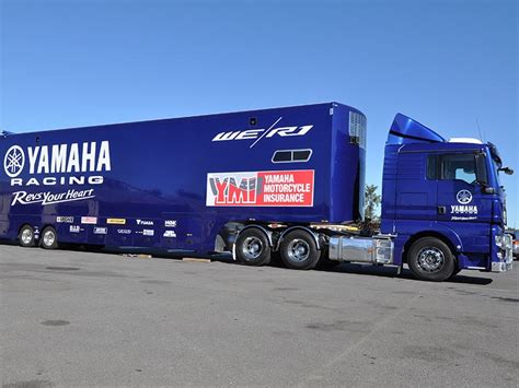 Unwraping Yamaha Racing Team's new rig | News