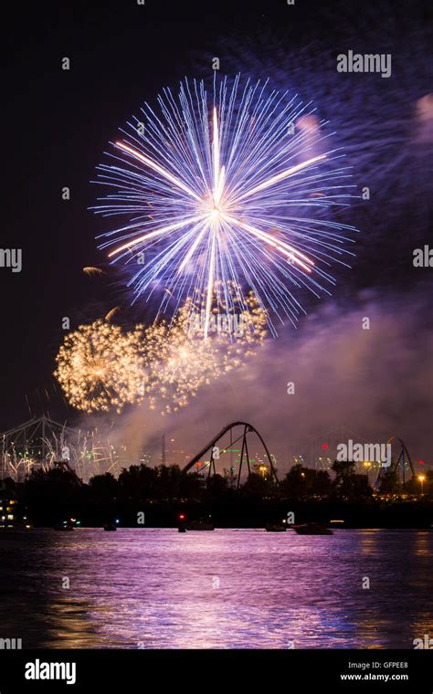 Fireworks at La Ronde, Montreal-Canada 2016 Stock Photo - Alamy