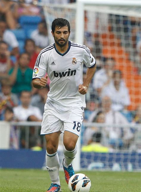 Raúl Albiol - Real Madrid First Football, Football Love, Sports Team ...