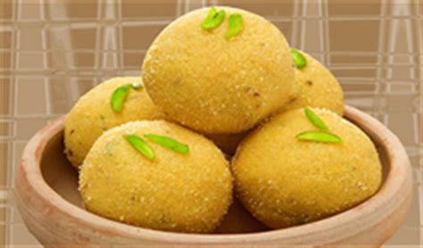 Besan Ke Laddu | How to make Besan Ke Laddu at home