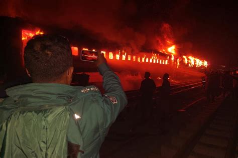 Bangladesh Train Fire | Fire caught in a train in Bangladesh, several ...