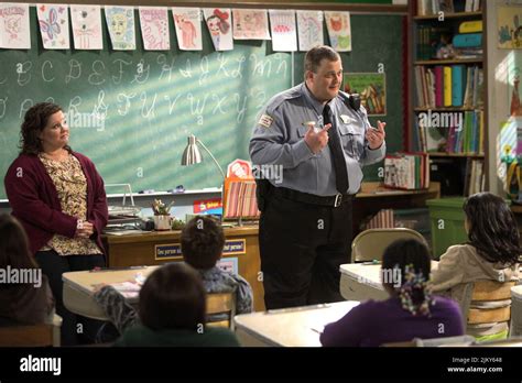 MELISSA MCCARTHY, BILLY GARDELL, MIKE and MOLLY, 2010 Stock Photo - Alamy