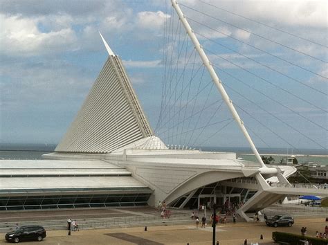 Milwaukee Art Musuem on Lake Michigan - McHenry County | Honolulu ...