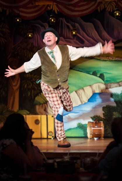 Hoop-Dee-Doo Musical Revue Review - Disney Tourist Blog