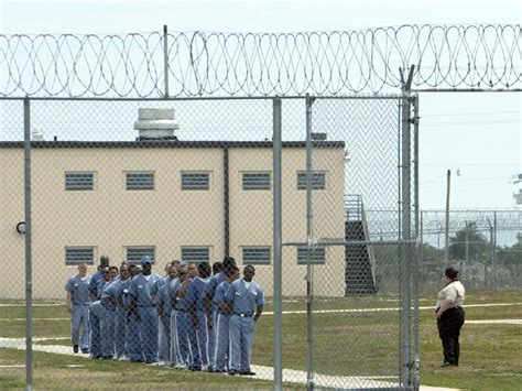 Why are prison guards corrupt - Business Insider