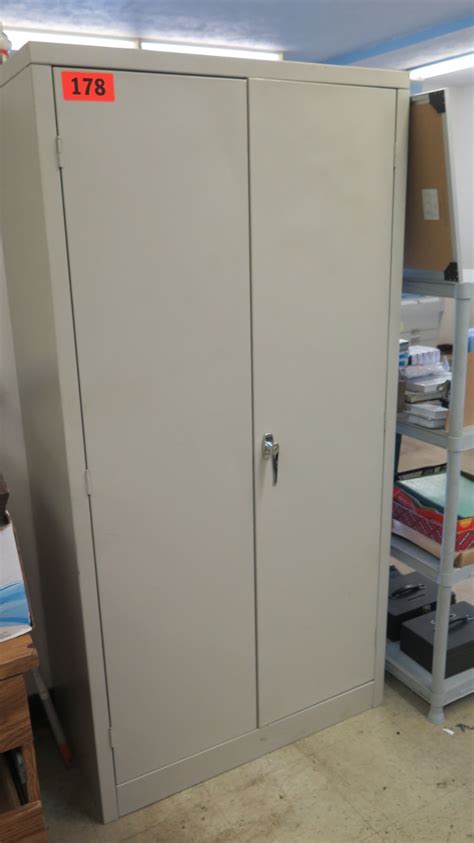 Tall Metal Storage Cabinet - Oahu Auctions