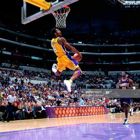 ニュース写真 : Kobe Bryant of the Los Angeles Lakers goes for a... Kobe ...