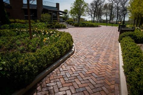 Reasons to Choose a Brick Paver Driveway Over a Concrete Driveway