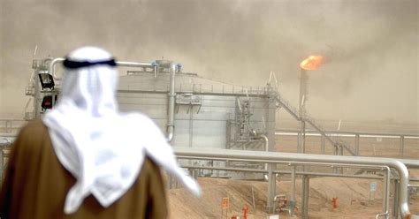 Fire breaks out at Kuwait's largest oil field - Al-Monitor: The Middle Eastʼs leading ...