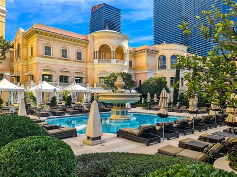 Bellagio Las Vegas Pool Review – Everything You Need to Know about the Bellagio Pool