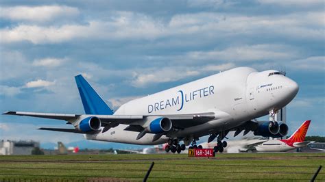 Download Dreamlifter Boeing Airplane Vehicle Boeing 747 Dreamlifter HD ...