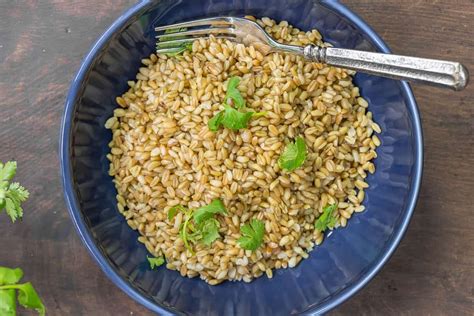 How to Cook Freekeh (Freekeh 101) | The Mediterranean Dish