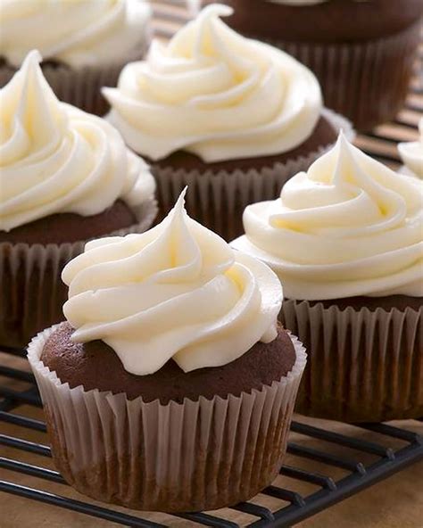 Espresso Cupcakes with White Chocolate Frosting – Leite's Culinaria