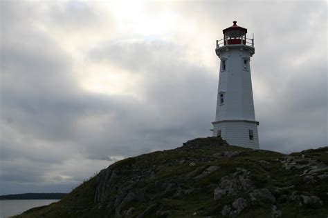 File:Louisbourg Lighthouse - Nova Scotia.jpg