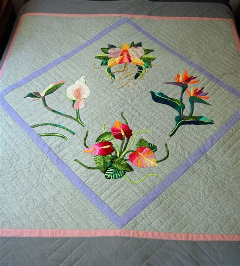 Creative Mischief: Tropical flower applique quilt