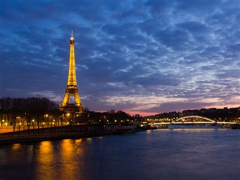 Eiffel Tower Sunset 1600 x 1200 Wallpaper