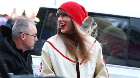 Taylor Swift arrives at Buffalo airport, departs for Bills game | wgrz.com