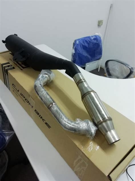 Yamaha R15 v3 exhaust full system 32x35mm, Motorcycles, Motorcycle Accessories on Carousell