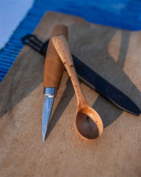 The Best Whittling Knives For Beginners and Beyond - Backdoor Survival