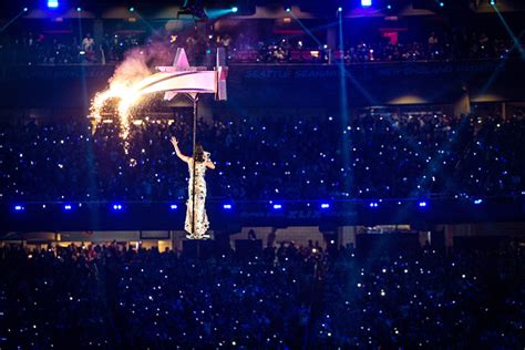 Katy Perry Super Bowl 2015 Half Time Performance Upclose [Photo Gallery]: ‘Roar’ Singer Joined ...