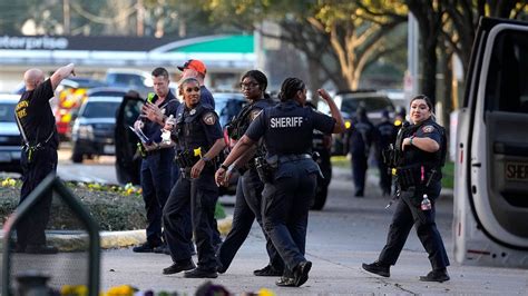 Lakewood Church shooting: FBI, police reportedly search Houston-area home linked to shooter - Mr ...