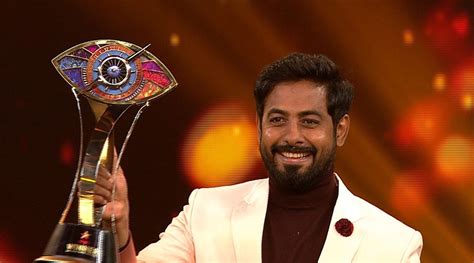 Aari Arjuna lifts Bigg Boss Tamil Season 4 trophy | Tamil News - The ...