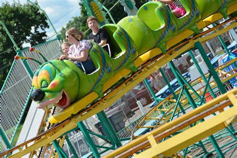 Wacky Worm Roller Coaster - Dreamland Amusements